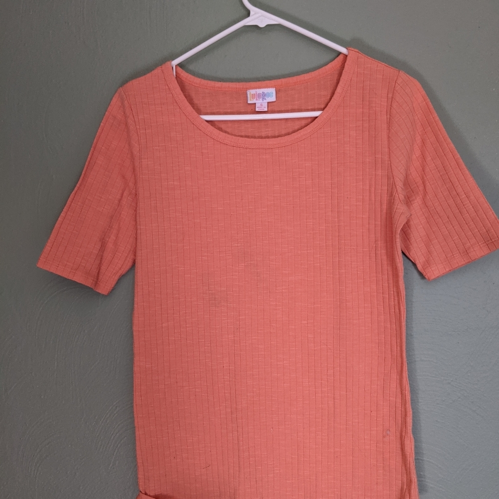 Salmon pink Lularoe top